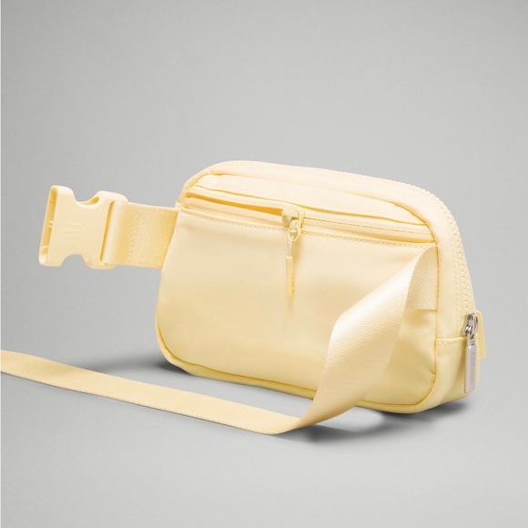 NEW LULULEMON EVERYWHERE BELT BAG SWIRL YELLOW - Picture 5 of 8